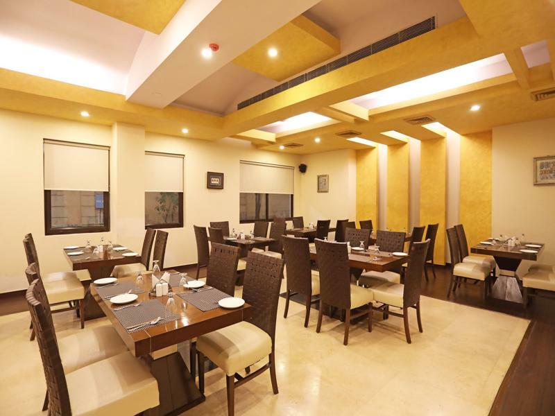 Oyo 9771 Hotel Glitz Westend Inn นิวเดลี ภายนอก รูปภาพ