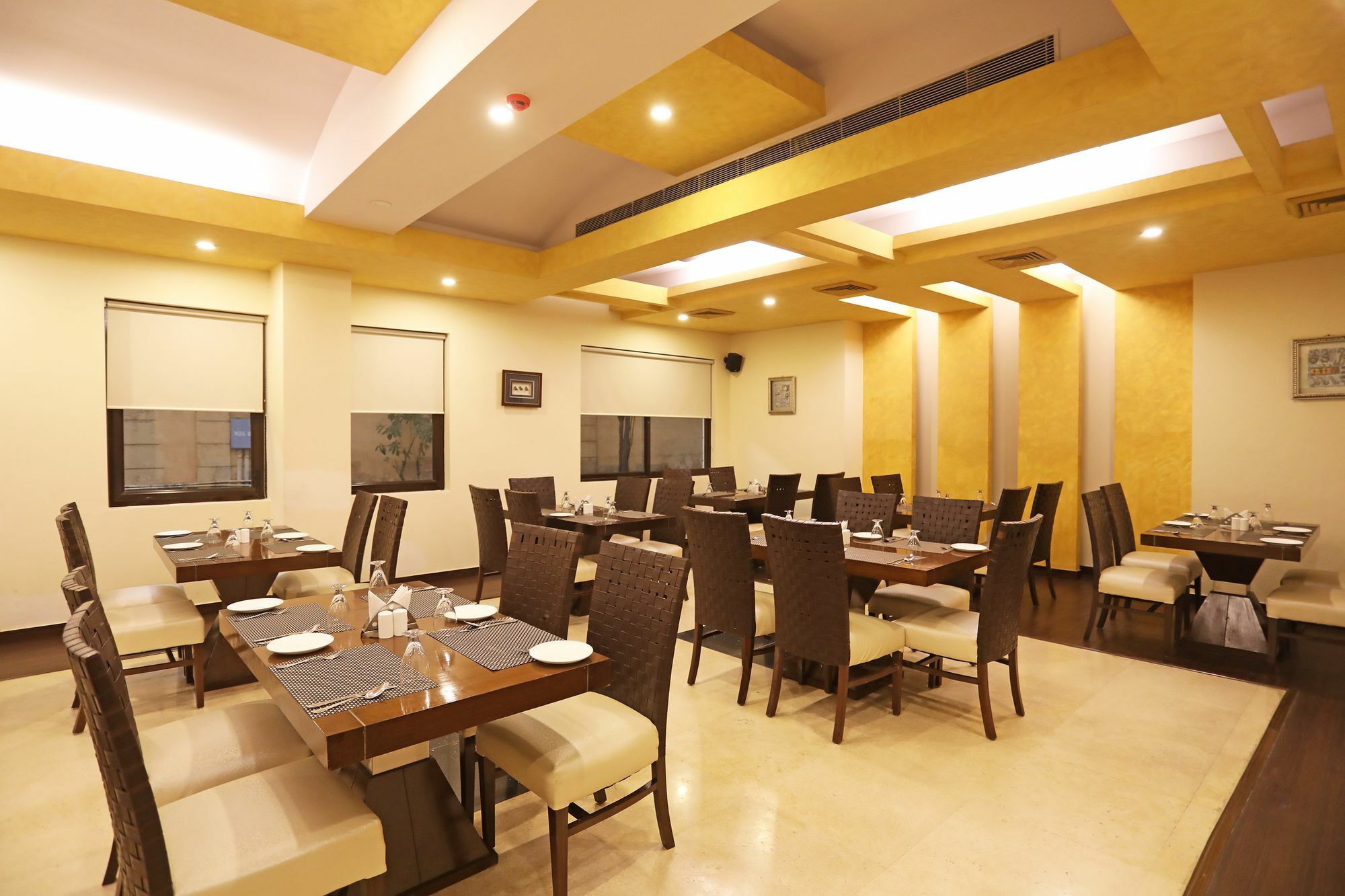 Oyo 9771 Hotel Glitz Westend Inn นิวเดลี ภายนอก รูปภาพ