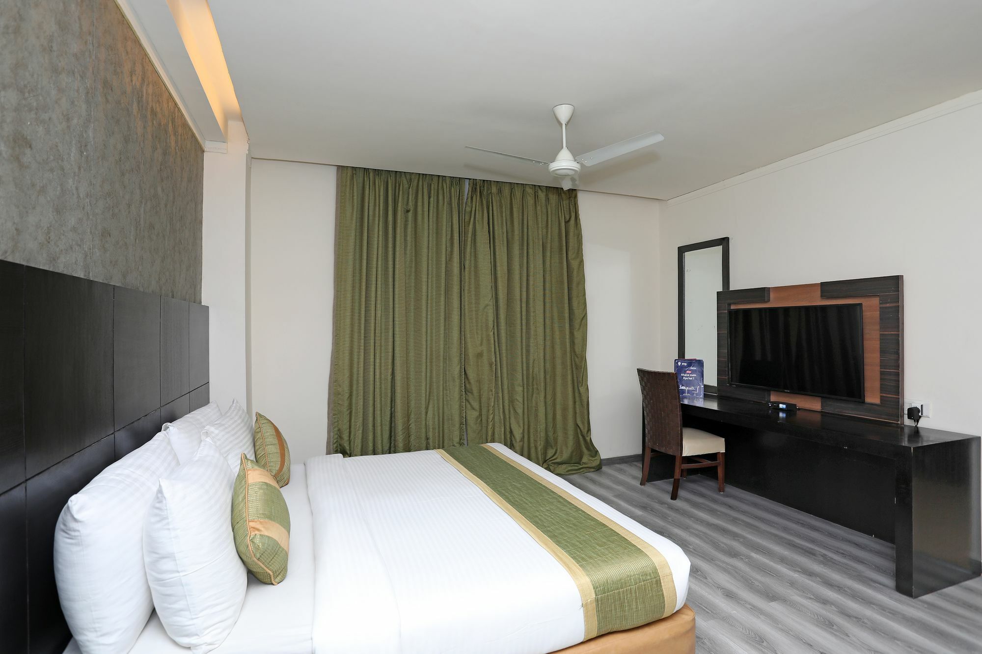 Oyo 9771 Hotel Glitz Westend Inn นิวเดลี ภายนอก รูปภาพ