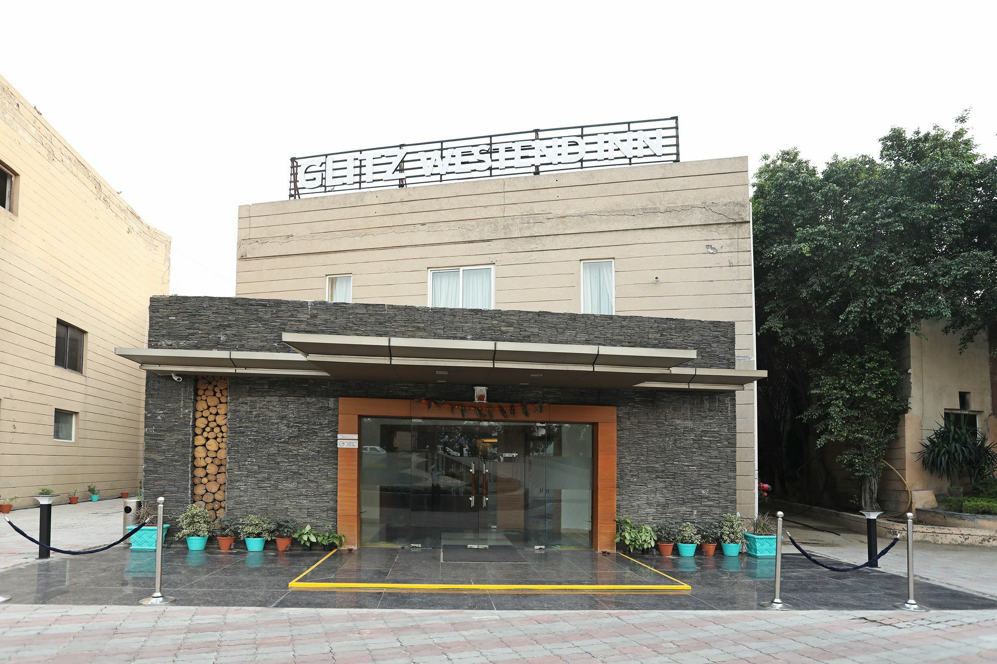Oyo 9771 Hotel Glitz Westend Inn นิวเดลี ภายนอก รูปภาพ