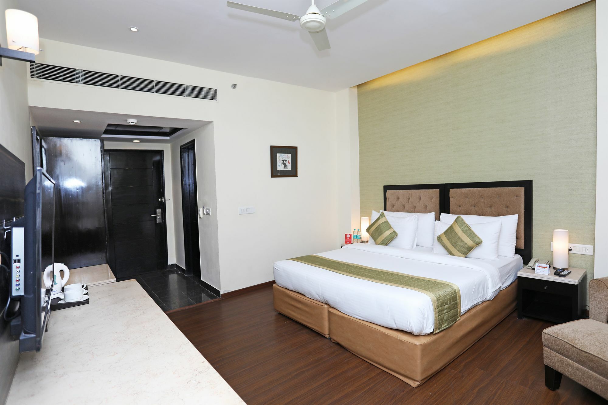 Oyo 9771 Hotel Glitz Westend Inn นิวเดลี ภายนอก รูปภาพ